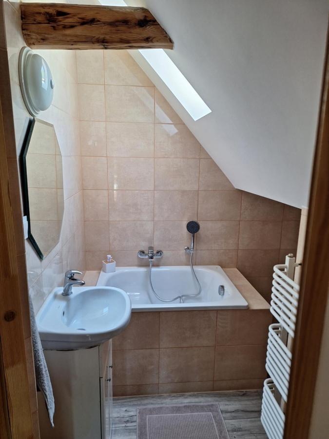Dom Caloroczny Jozefinka W Karkonoszach Villa Kowary Exterior foto